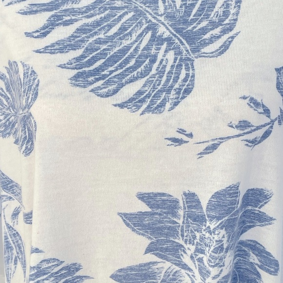 Simple by Suzanne Betro |White & Blue Leaves Pleated-Back Hi-Low Tunic - Women - Picture 5 of 11